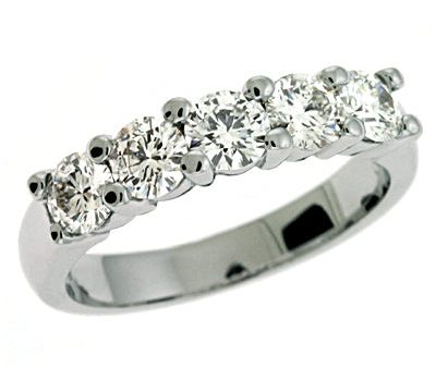 Diamond Band Shared Prong Online Hot Sale